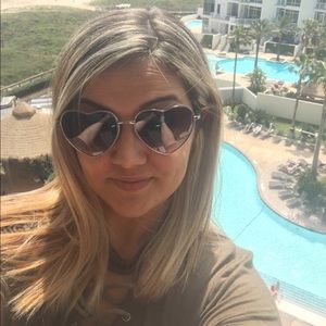 Meet your Posher, Danielle